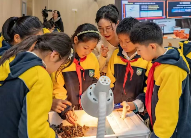 青少年在主动学习着手试验实践探求中科技梦想培养科技精神 青少年在主动学习着手试验实践探求中科技梦想培养科技精神