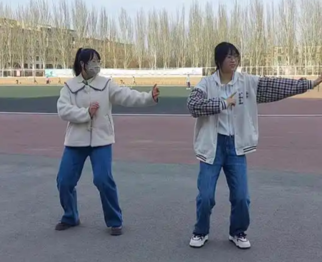 很好的渠道学生也能够找到很多伙伴不只是体育运动 很好的渠道学生也能够找到很多伙伴不只是体育运动